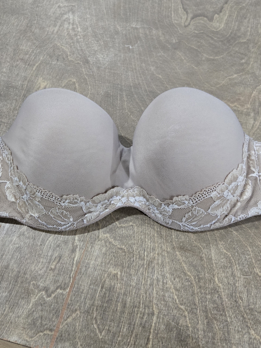 Victorias Secret Strapless Lace-Trim Molded Cup Bra Beige SZ 34DD Hook Eye Close